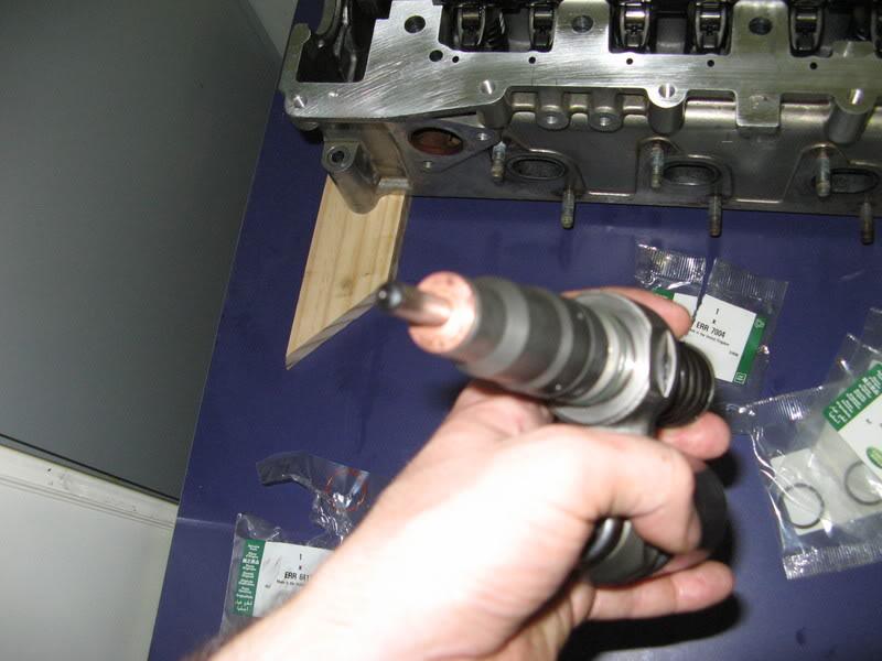 How difficult to change injector seals in TD5?