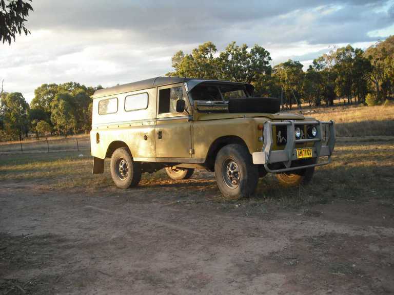 A friends V8 landy