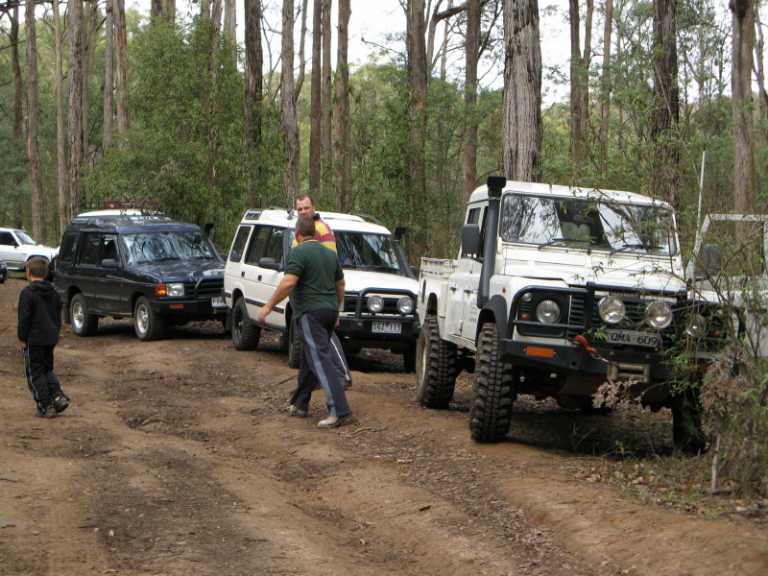 Aussie and Hilnie organise things !