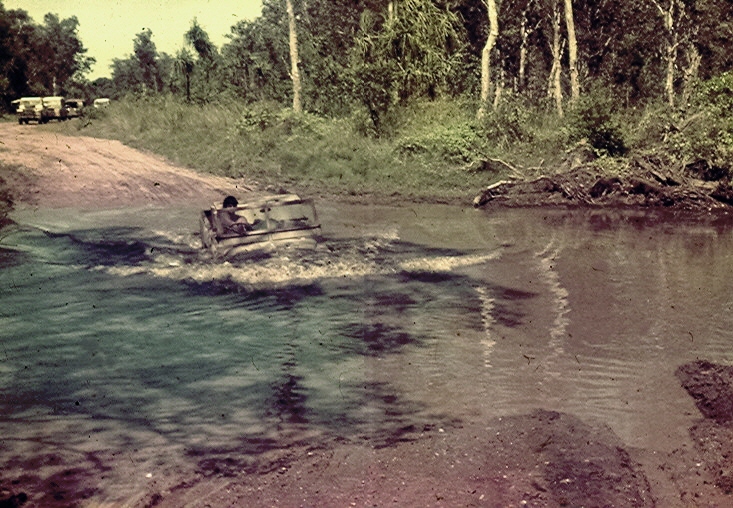 Crossing_Nourlangie_Creek