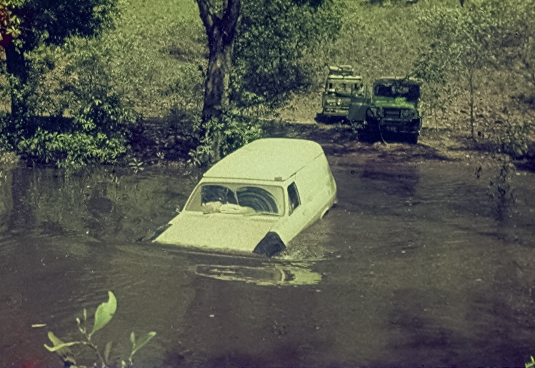 Winching_a_drowned_holden_across_UDP_creek
