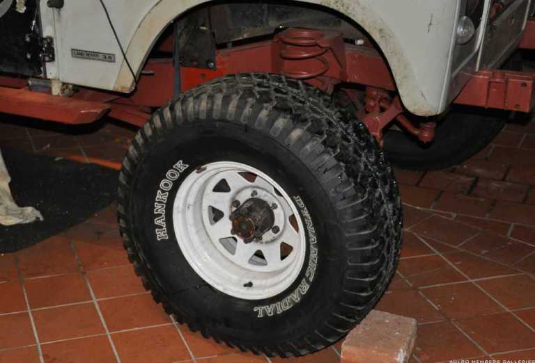 Firewall mock up with tyres